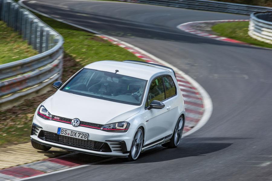  Volkswagen Golf GTi Clubsport S 2016 года  (фото 22 из 30)